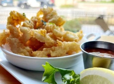 Tempura fried calamari with marinara and lemon
